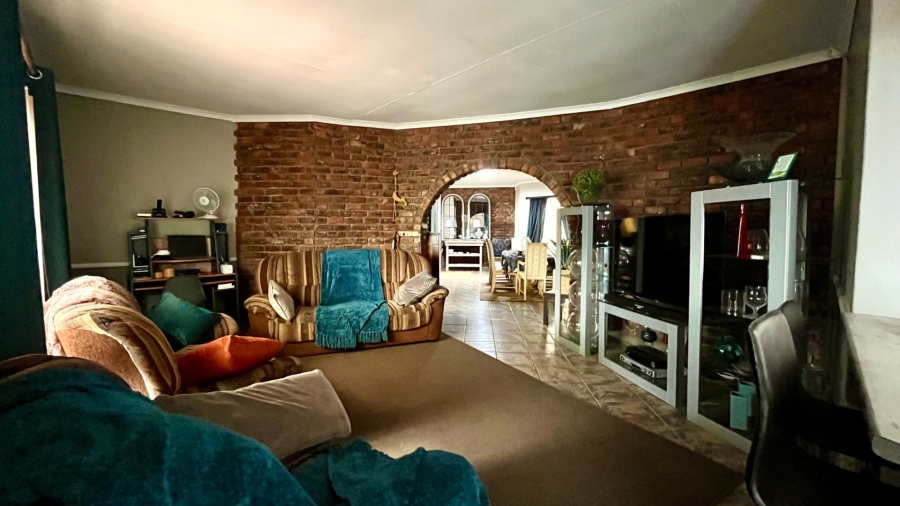 4 Bedroom Property for Sale in Heiderand Western Cape